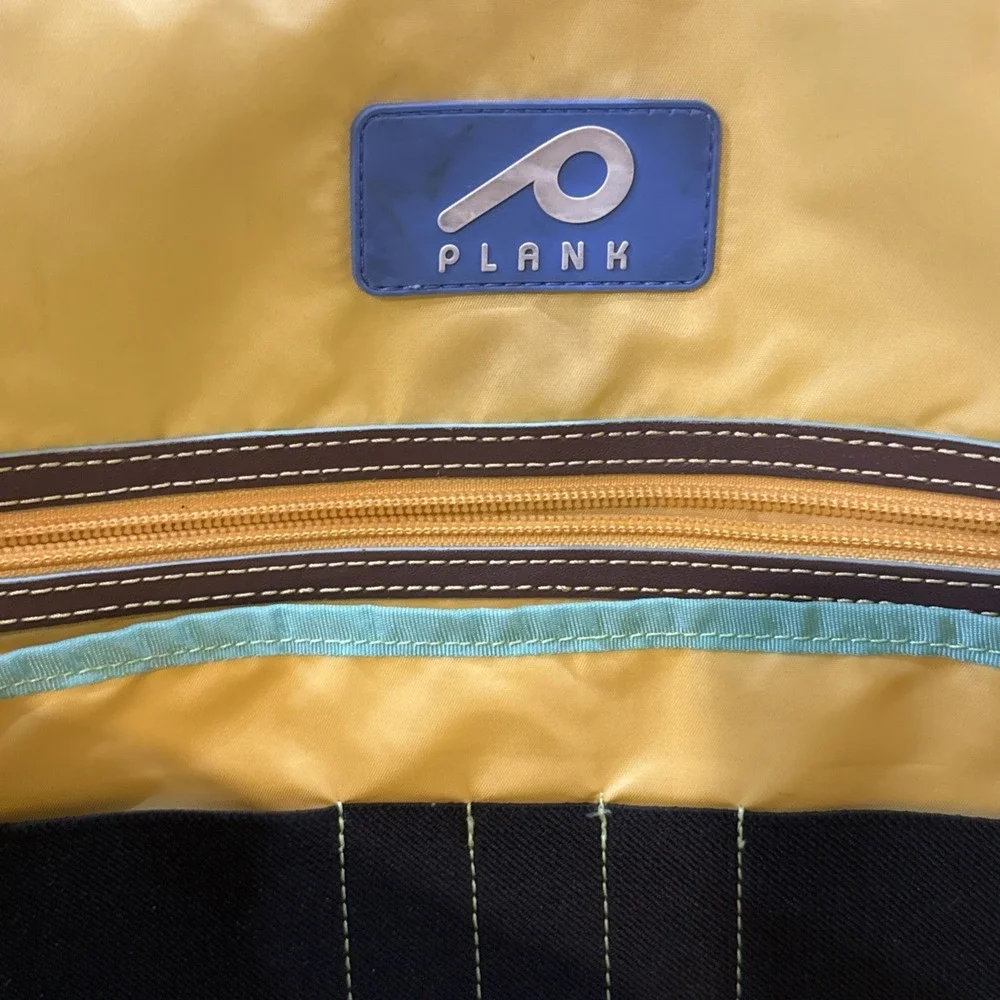 Plank Canvas Kelly Green Messenger Bag Magnet, Buckle, Zip And Snap Closure.Yoga